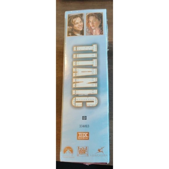 Academy Award winner Titanic VHS set - Picture 2 of 3